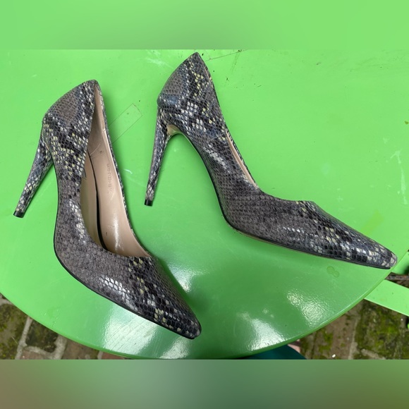 VIVI Gray Snakeskin Heels Size 9.5 - Picture 4 of 12